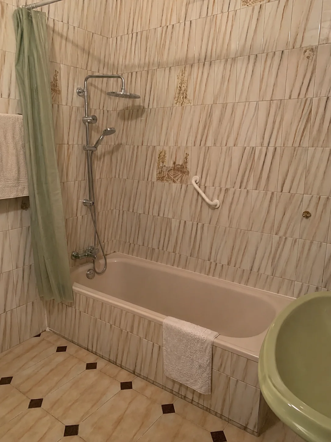Sustitución de bañera por ducha en Fuengirola — antes y después