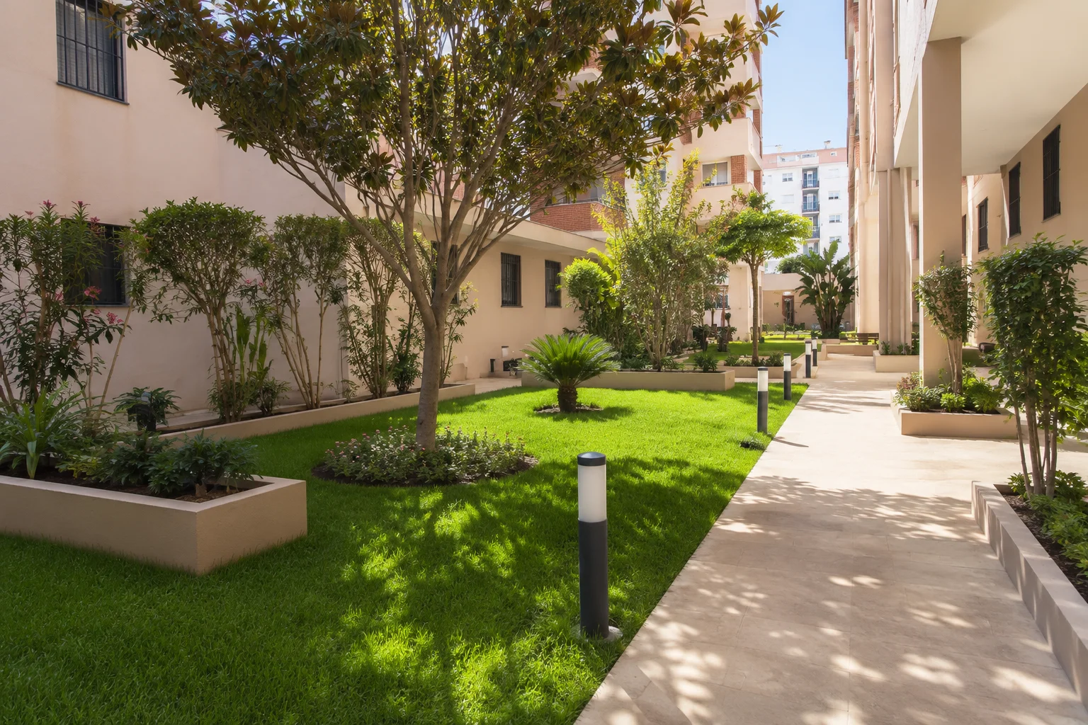 Reforma jardines zonas exteriores comunidad Málaga